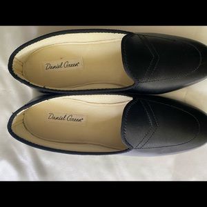 NWOT Daniel Green “Meg” Leather Slippers